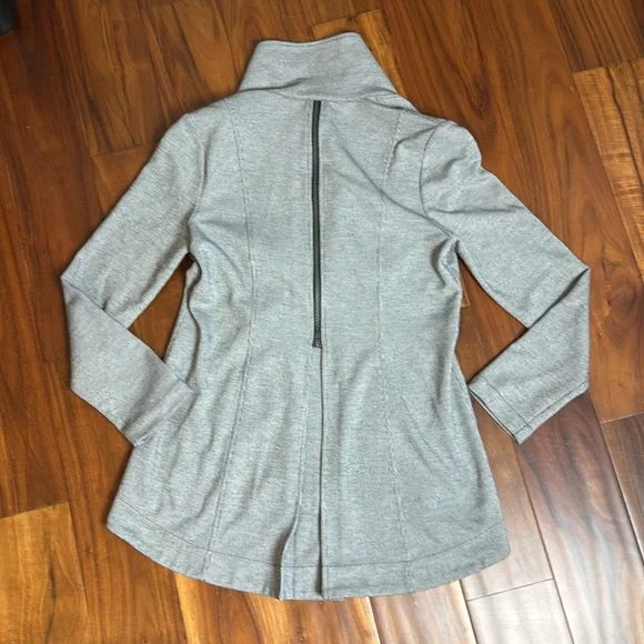 Cabi drop off zip back gray pinstripe jacket style #5300, sz Small, VGUC - Picture 8 of 8